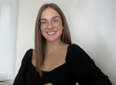 Profile picture for user Laurie Schwab