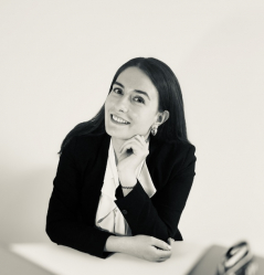 Profile picture for user Laura Moradbakhti