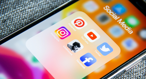 Selbstfürsorge im digitalen Zeitalter: Wie wir gesund mit sozialen Medien umgehen können.