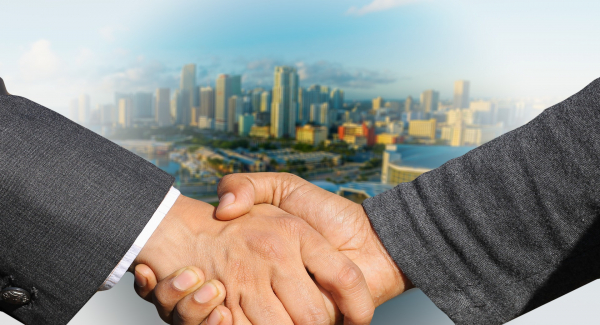 Verhandlungen (Handschlag). Bild: geralt via Pixabay( https://pixabay.com/en/shaking-hands-handshake-skyline-3213665/; CC:https://pixabay.com/de/service/license/).