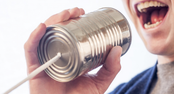 Wie verständigen wir uns eigentlich in Alltagssituationen? Quelle: pixabay (https://pixabay.com/de/sprechen-diskussion-mikrofon-238488/ )