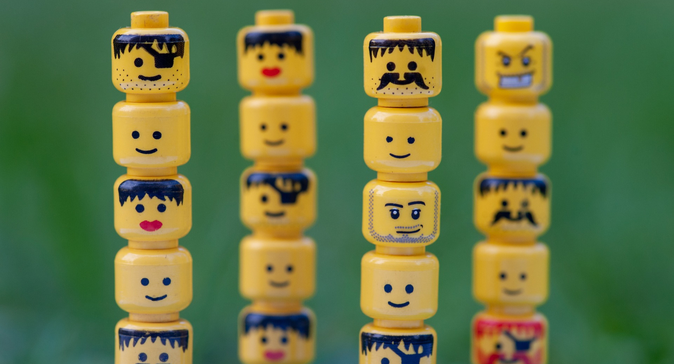 Unterschiedliche Wahrnehmung. Quelle: arembowski via Pixabay (https://pixabay.com/de/photos/lego-zahlen-k%C3%B6pfe-spielzeug-4375879/, Lizenz:https://pixabay.com/de/service/license/).