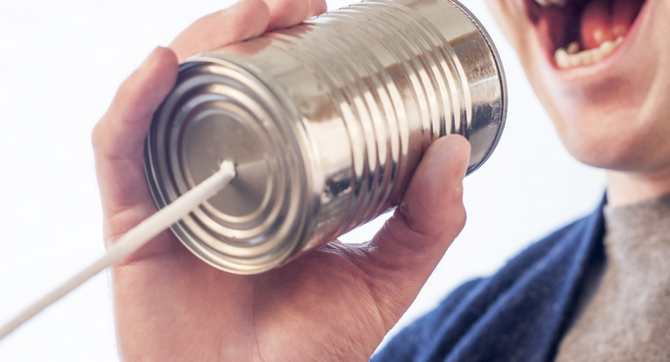 Wie verständigen wir uns eigentlich in Alltagssituationen? Quelle: pixabay (https://pixabay.com/de/sprechen-diskussion-mikrofon-238488/ )