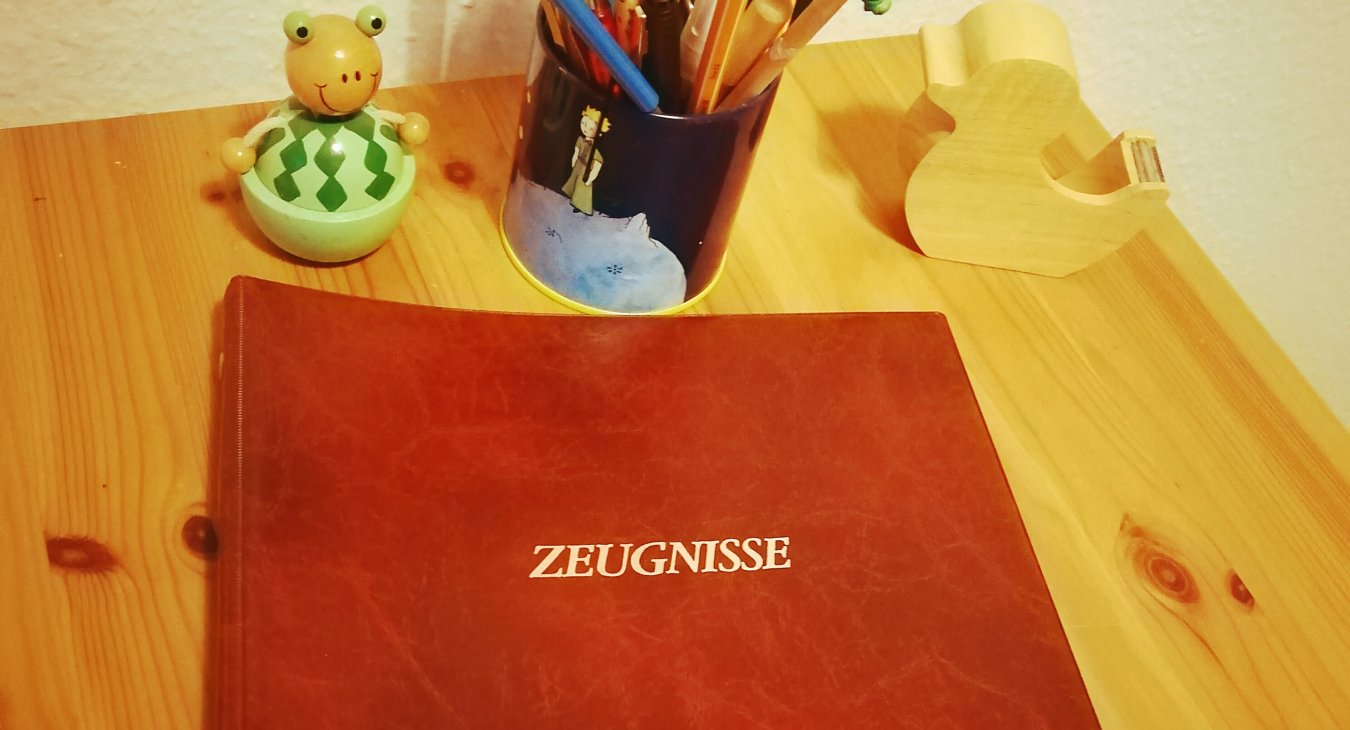 Zeugnisse. Foto: Eigentum der Autorin (Andrea Westphal).