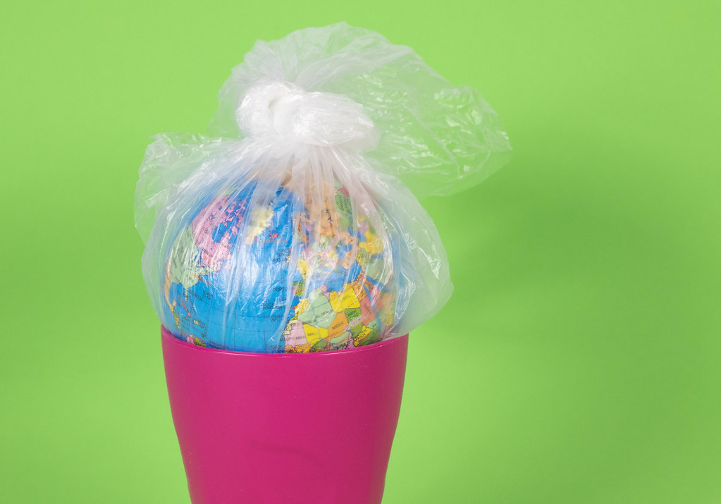 Plastik umhüllt die Welt.