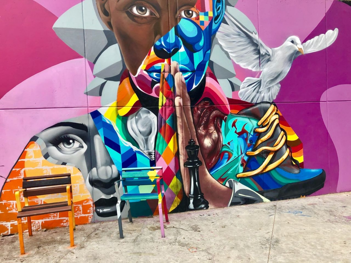 Hoffnung (Esperanza). Quelle: Frieden, Dankbarkeit, Kreativität und Wiederstandfähigkeit sind die Symbole und Elemente, die in diesem Kunstwerk in Einklang gebracht werden. Es ist als Großformat in der Gemeinde 13 in Medellín Teil der Graffiti-Tour. Das Kunstwerk vermittelt eine wichtige Botschaft der Hoffnung sowohl an die lokale Gemeinde als auch an ausländische Besucher. Hoffnung (Esperanza). Quelle: Frieden, Dankbarkeit, Kreativität und Wiederstandfähigkeit sind die Symbole und Elemente, die in diesem Kunstwerk in Einklang gebracht werden. Es ist als Großformat in der Gemeinde 13 in Medellín Teil der Graffiti-Tour. Das Kunstwerk vermittelt eine wichtige Botschaft der Hoffnung sowohl an die lokale Gemeinde als auch an ausländische Besucher.