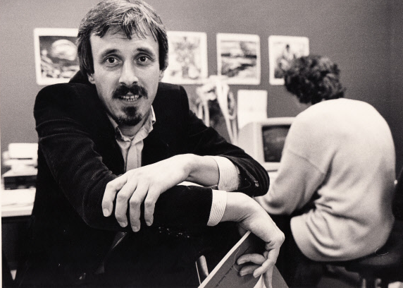 Rainer Silbereisen sitzt vor dem eigenen Terminal zum Hauptrechner der TU Berlin (Foto: privat)