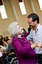 Danse von daoro via flickr (https://www.flickr.com/photos/daoro/3395884446/in/album-72157615679469813/), cc (https://creativecommons.org/licenses/by/2.0/)