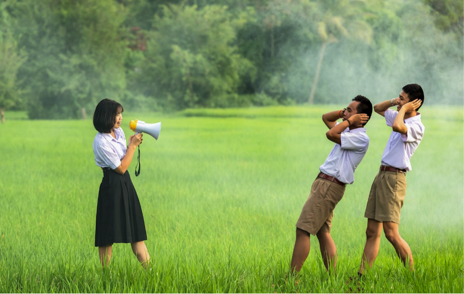 Vermeiden wir Informationen, die unserem Weltbild widersprechen? Foto von sasint via Pixabay (https://pixabay.com/de/erwachsene-ank%C3%BCndigung-kommunikation-1822449/, Lizenz: https://pixabay.com/de/service/license/). 